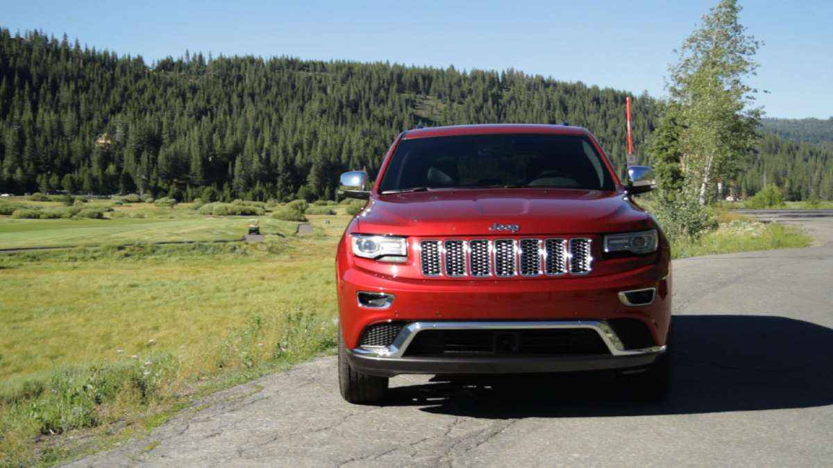 Grand Cherokee chega ao Brasil como opção para off-road e cidade