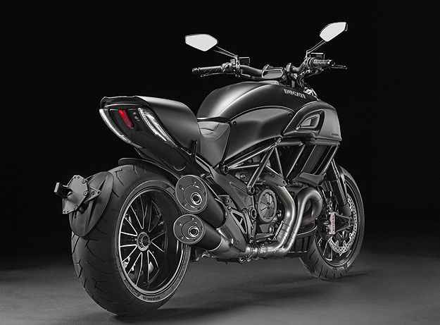 Ducati Diavel 1200 ganha visual mais moderno na linha 2015