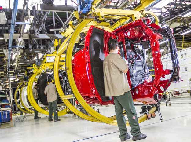 Setor automotivo tem recorde de PDVs, lay-offs e férias coletivas em 2014