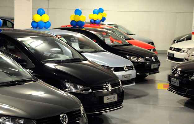 Venda de carros novos registra queda de 19,3% em relação a 2014
