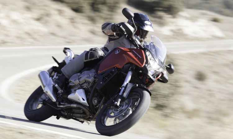 Recall das Honda VFR 1200F e VFR 1200X Crosstourer envolve 489 unidades