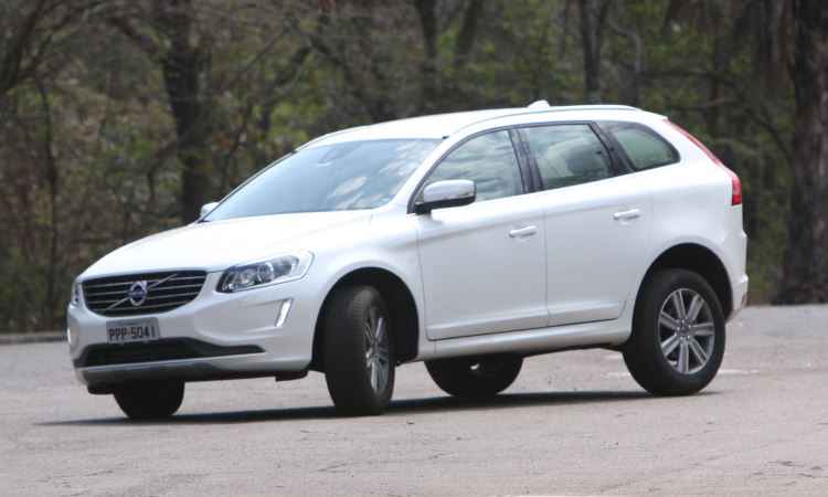 Teste: Volvo XC60 D5 Kinetic com novo motor 2.4 diesel é robusto e eficiente