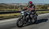 Triumph lança no Brasil a Street Triple RS 765, com visual moderno e motor mais potente