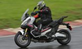 Honda X-ADV é uma mistura de scooter com as motocicletas fora de estrada