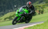 Com decoração de competição, Kawasaki Ninja ZX-6R chega mais potente