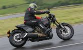 Inspirada nas motos de arrancada, Harley-Davidson Softail FXDR 114 chega ao Brasil