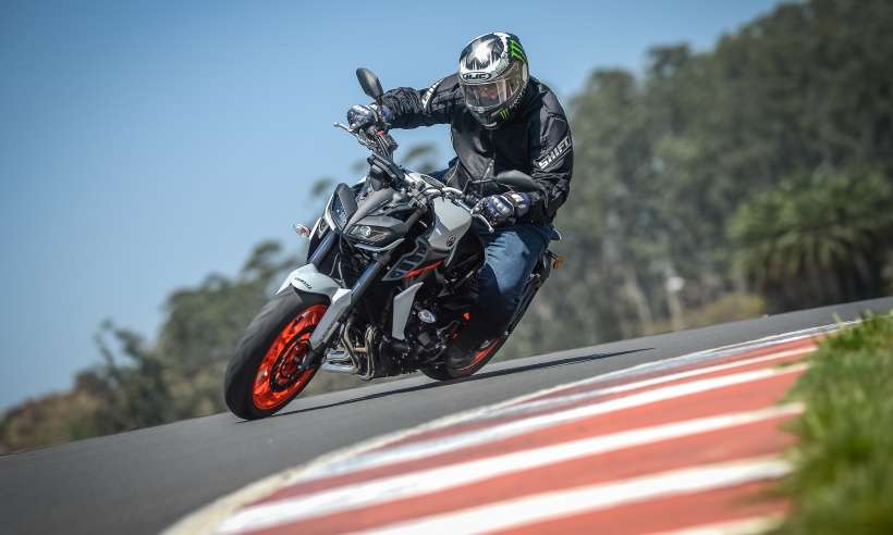 Yamaha MT-09 chega com visual mais moderno, muita eletrônica e mesmo motor