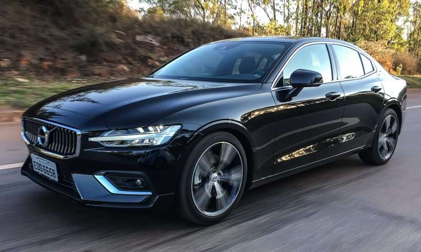 Sedã Volvo S60 T5 Inscription mostra que tem bala pra encarar a concorrência