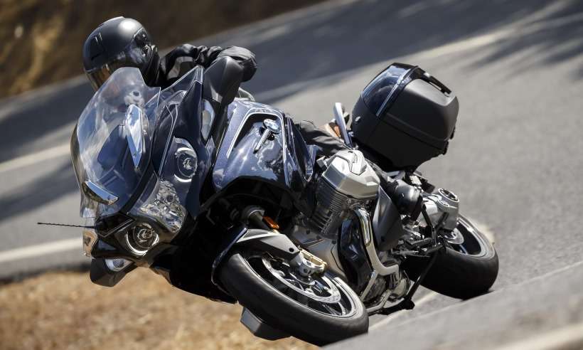 BMW R 1250 RT: uma estradeira clássica, mas carregada de tecnologias
