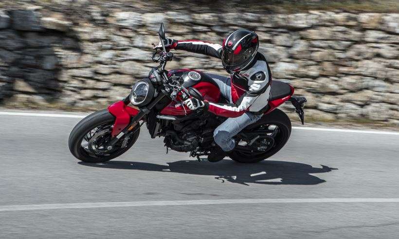 Nova Ducati Monster 937 mantém estilo tradicional, mas ganha motor 'maior'