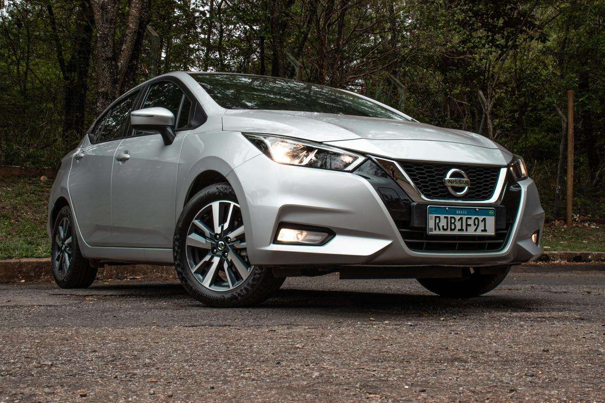 Nissan Versa 2022 de frente; para matéria sobre os carros mais baratos de cada marca.