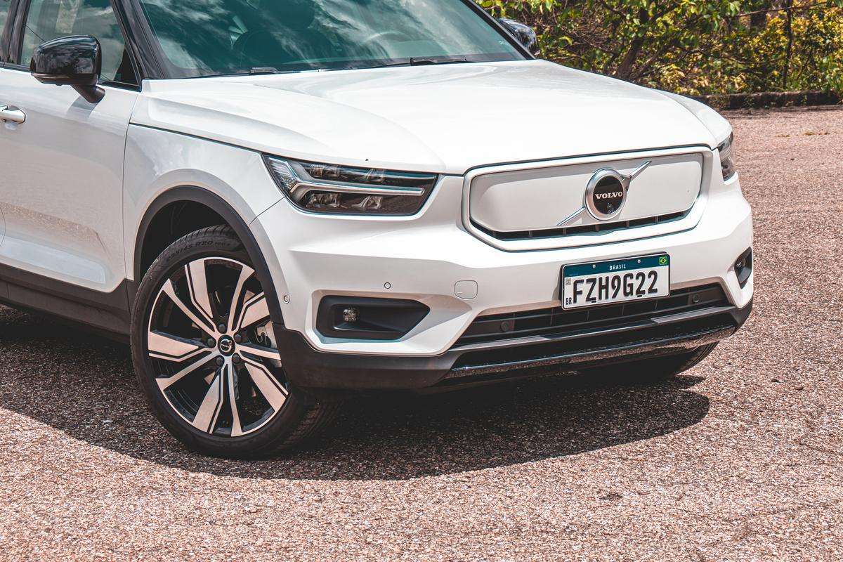 Volvo XC40 elétrico; modelo está na lista dos híbridos e elétricos mais vendidos do Brasil.