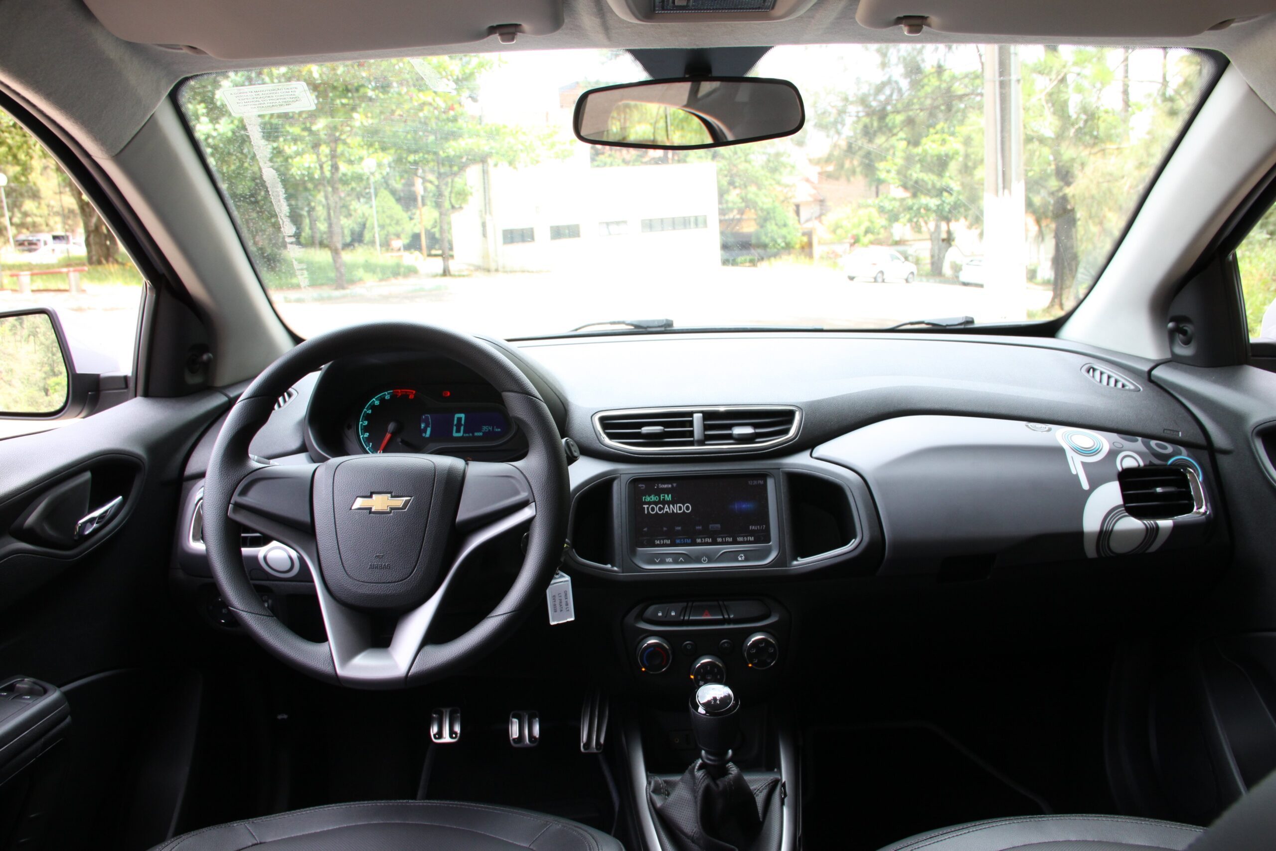 Chevrolet Onix LT modelo 2013 interior painel