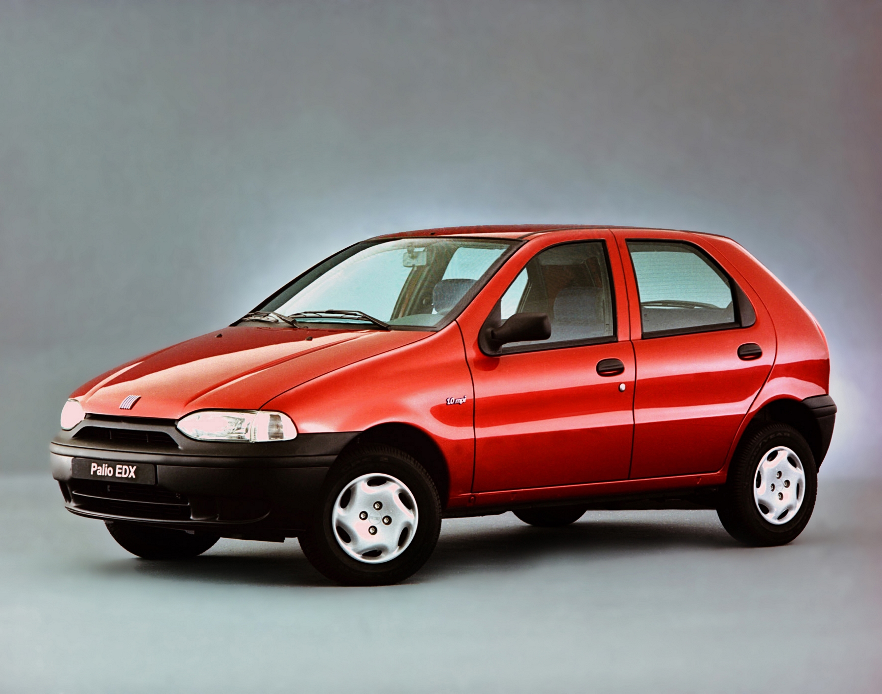 A primeira geração do Fiat Palio foi lançada em 1996 e logo ganhou diferentes opções de motorização