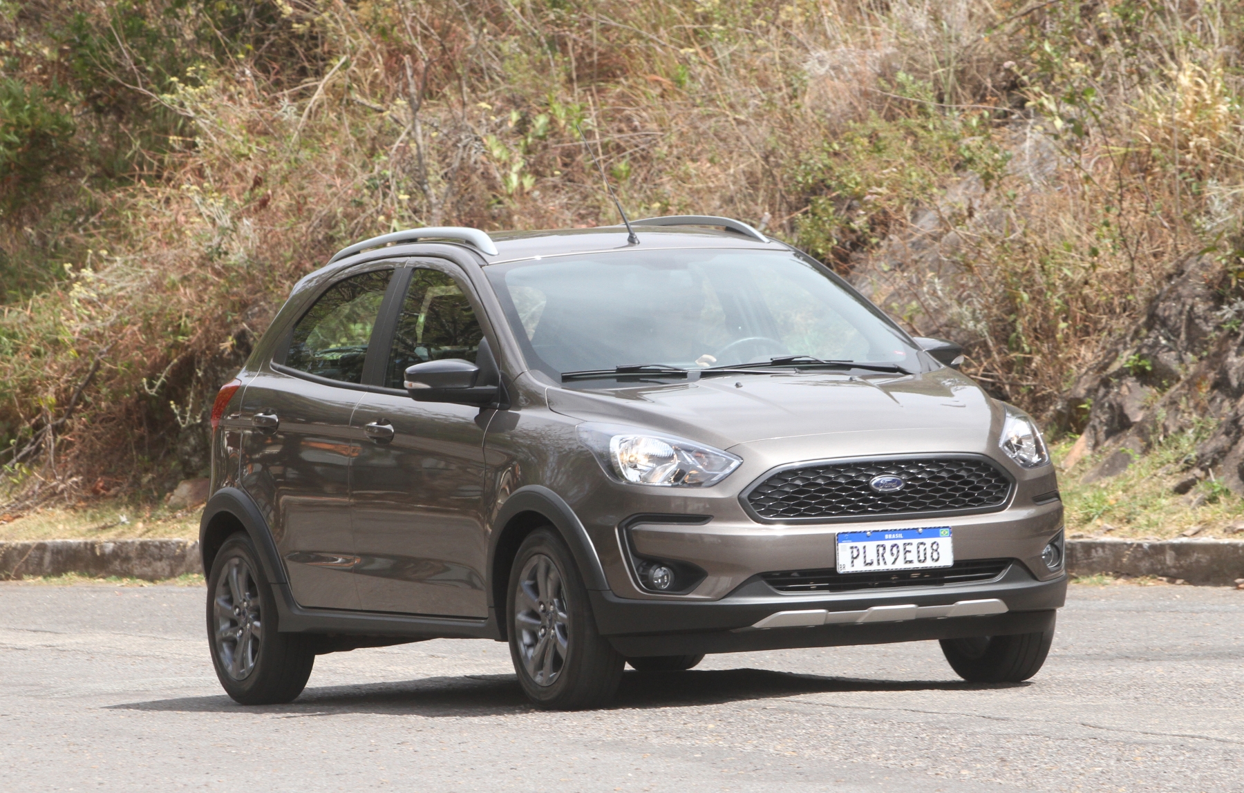 Ford Ka Freestyle 1.0 quatro portas cobre modelo 2019 frente