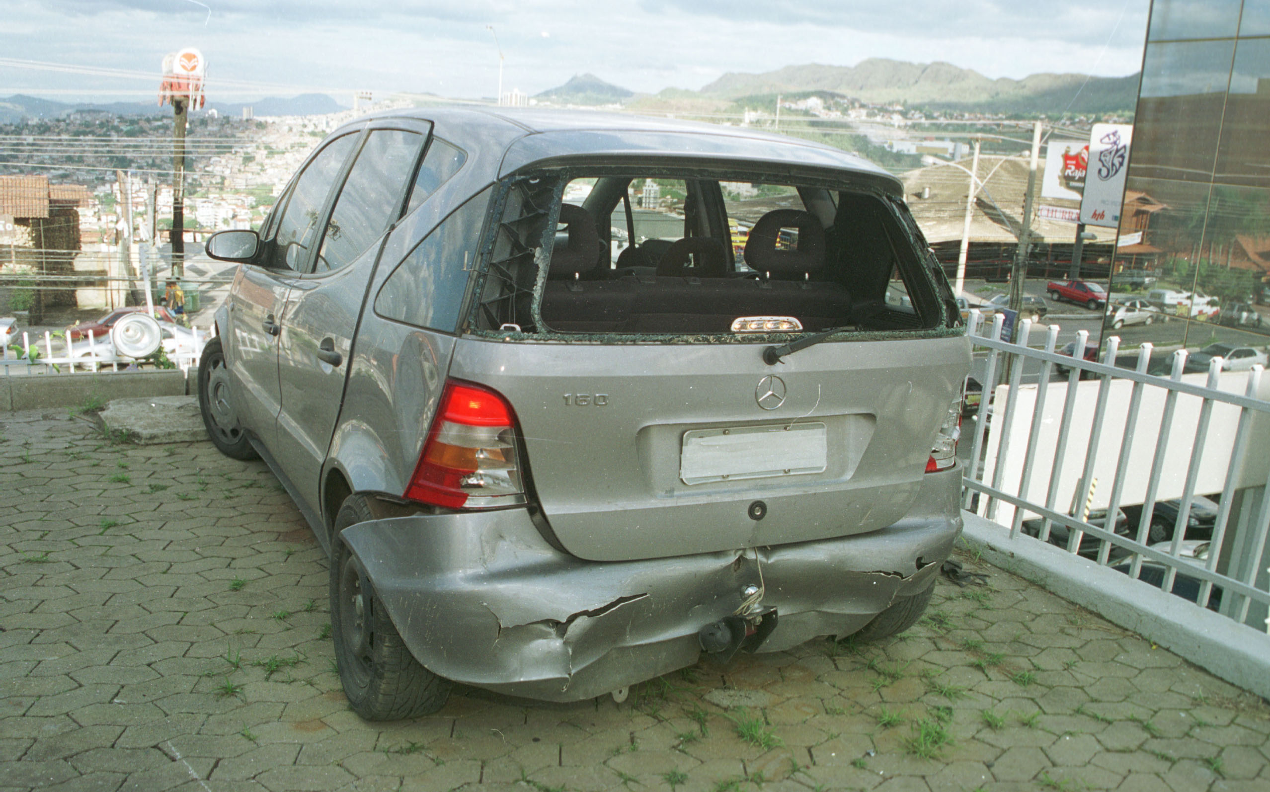 O que fazer se baterem no seu carro enquanto ele está estacionado?