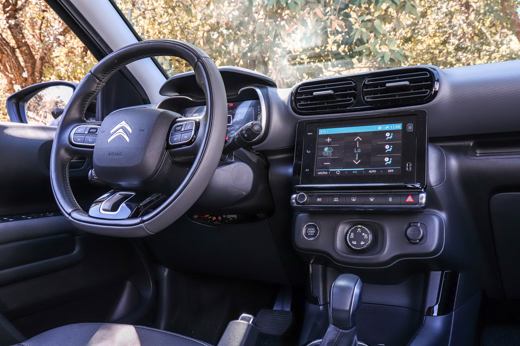 Citroen C4 Cactus Shine Pack THP 2022 in the center of the 7-inch multimedia screen