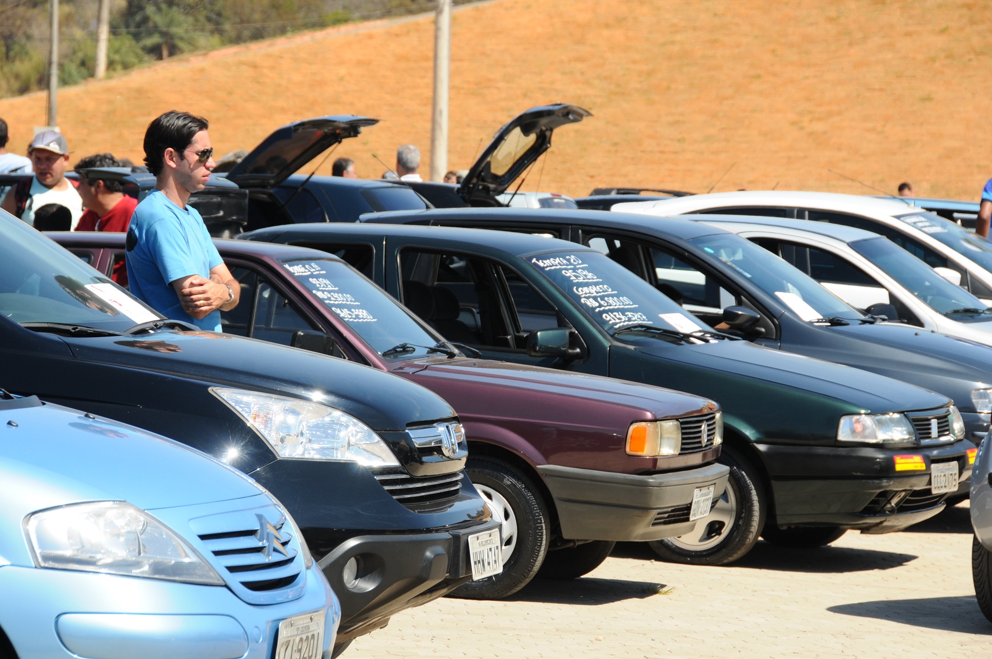 Carros usados 2014/2015 tiveram queda brusca em relação a 2023