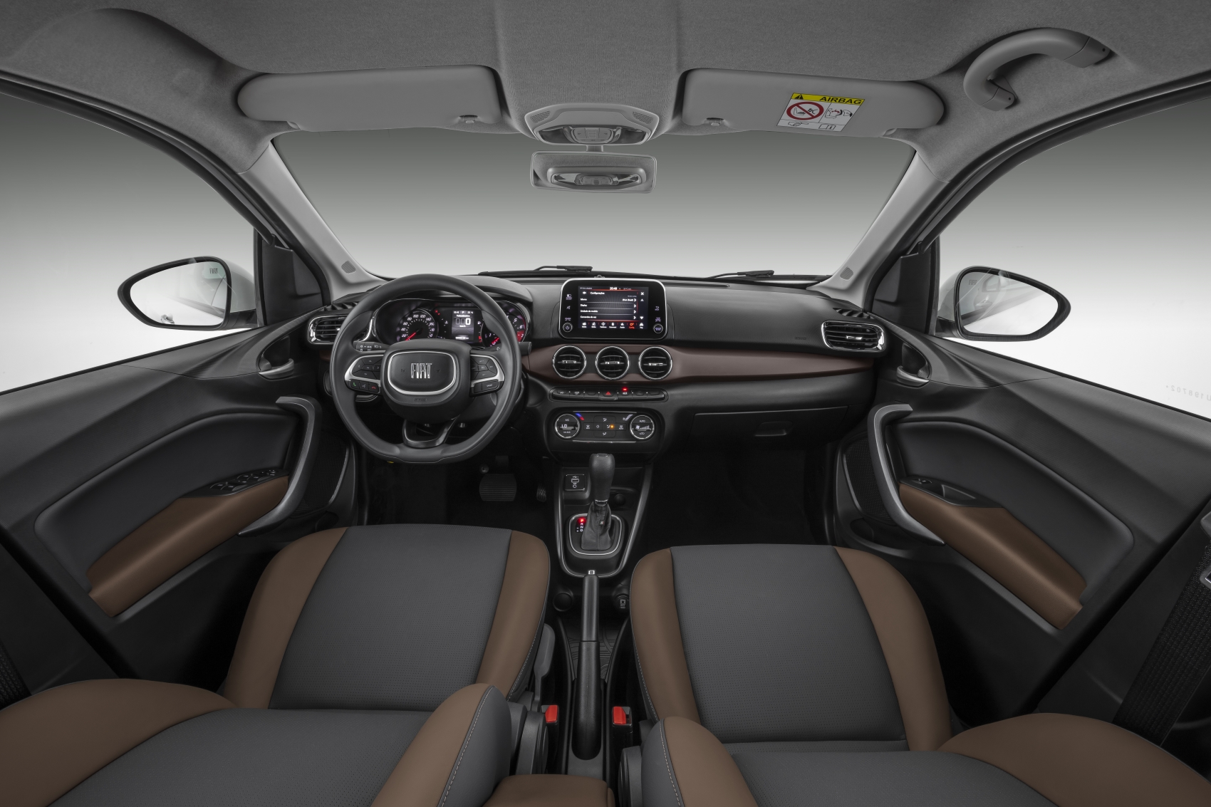 Fiat Cronos 1.3 CVT Precision interior painel prata no estúdio