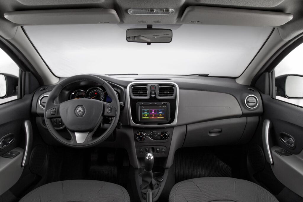 Renault Logan: 10 motivos para comprar (ou não) o sedã usado - Vrum