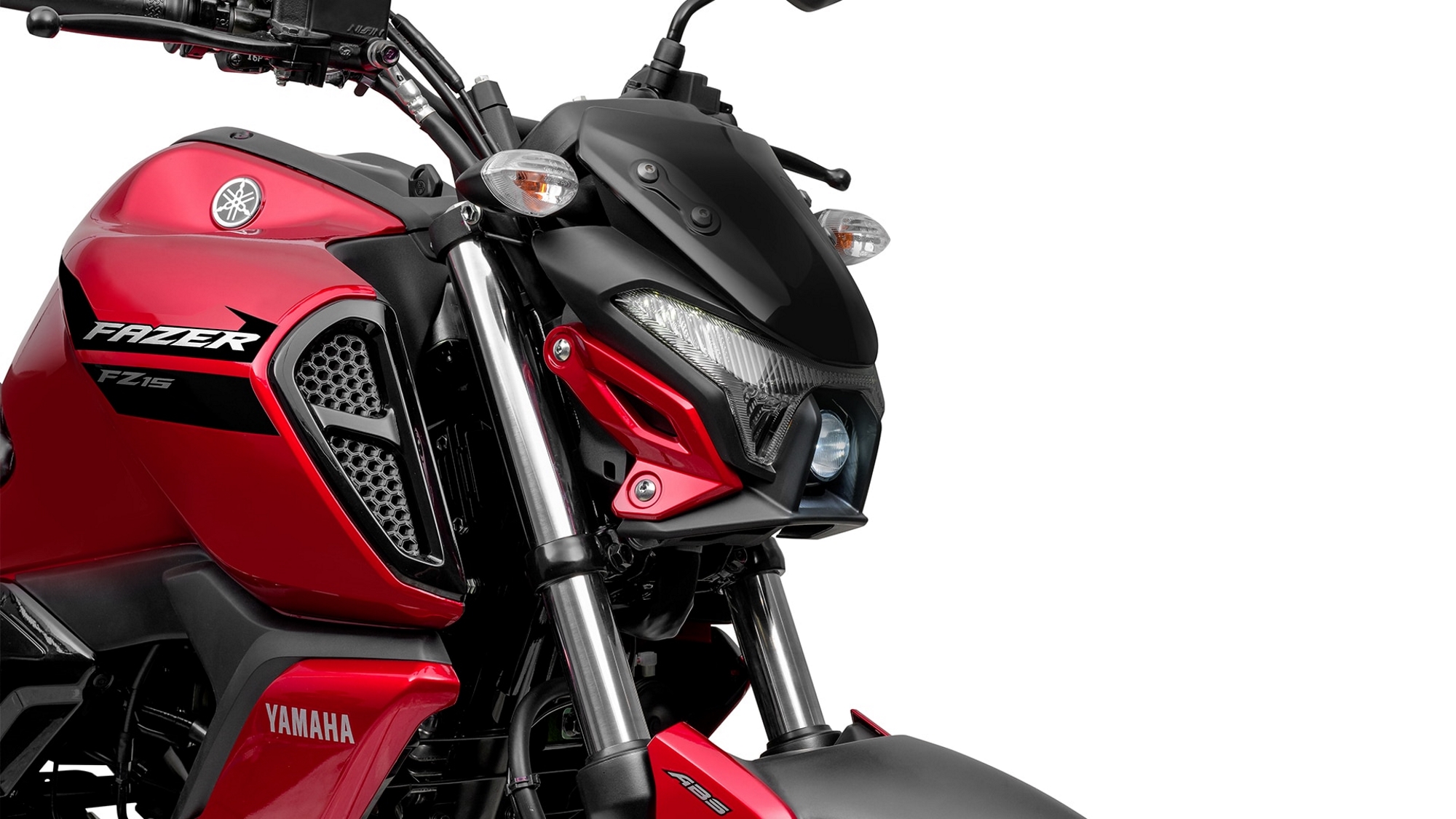 Yamaha Fazer FZ15 6 vermelha de lado detalhe da dianteira no estúdio