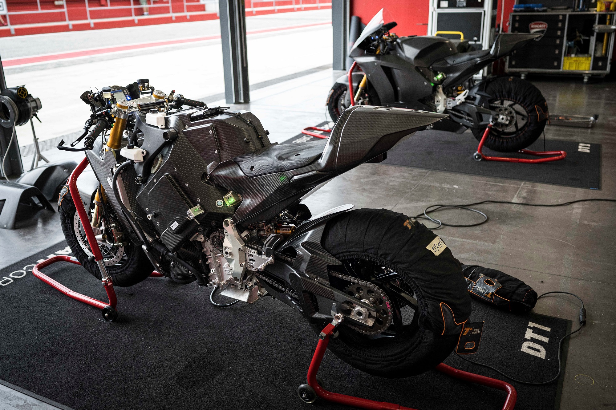 Ducati anuncia moto elétrica de corrida que alcança 275 km/h