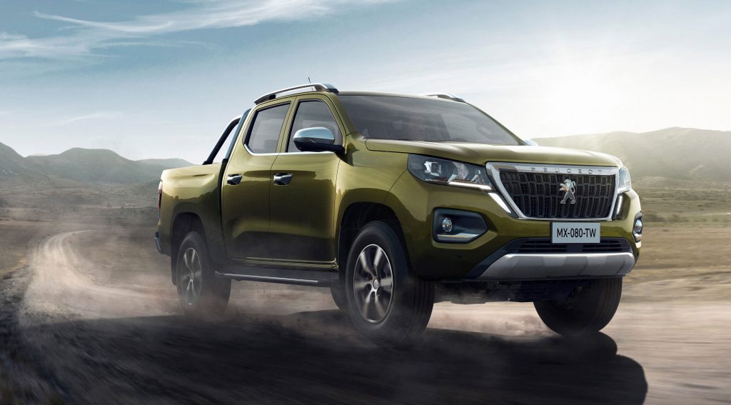 Peugeot Landtrek verde de frente; nova picape média da Fiat será um clone desse modelo.