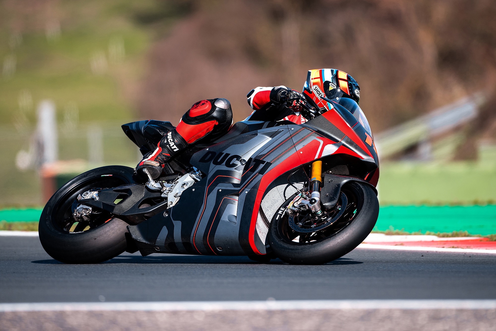 Primeira moto elétrica da Ducati é projetada para corridas da MotoE