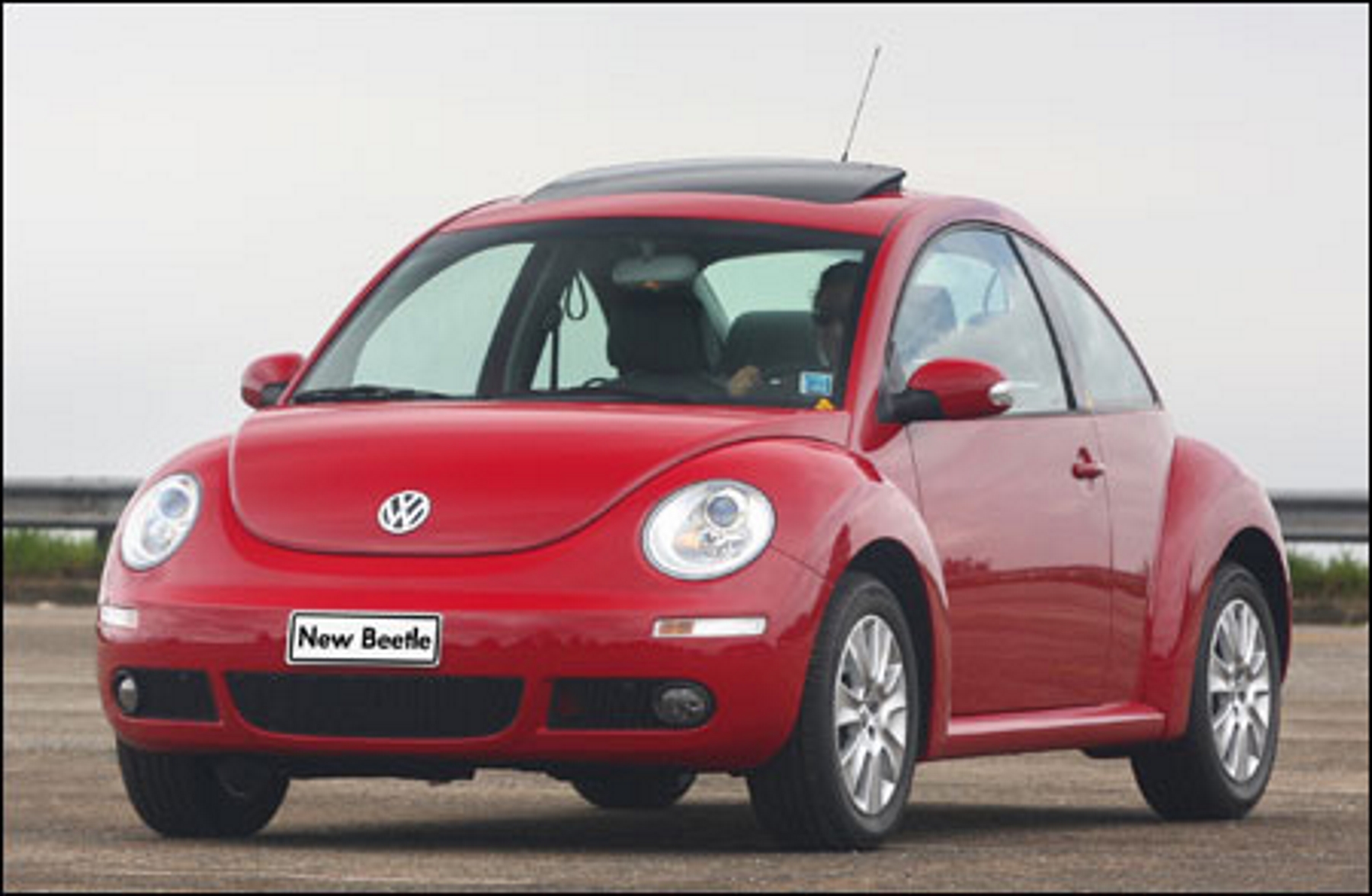 New beetle vermelho vista fronto lateral 