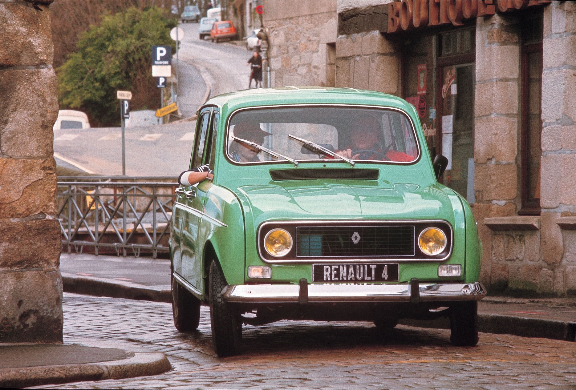 Renault fará novo carro elétrico inspirado em modelo dos anos 60