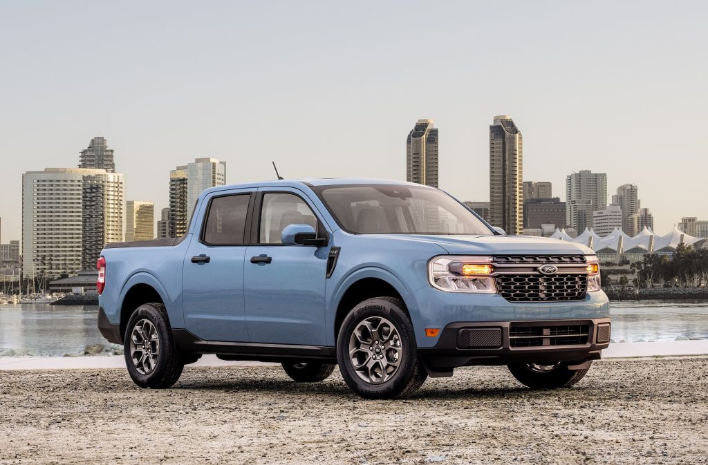 Ford Maverick Hybrid XLT de frente estacionada