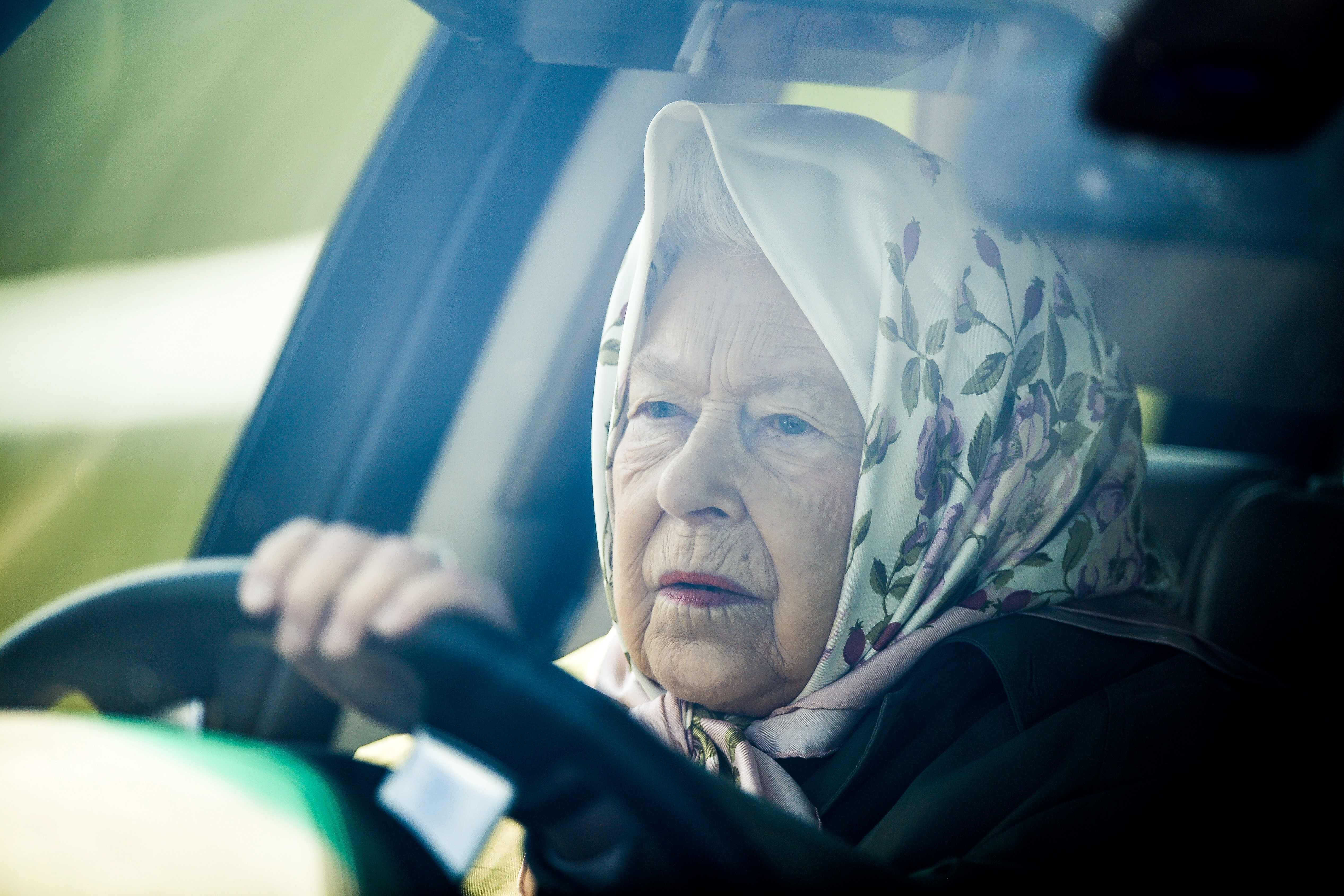 Rainha Elizabeth foi avistada dirigindo pela última vez em abril de 2022, já nas comemorações do seu 96º aniversário