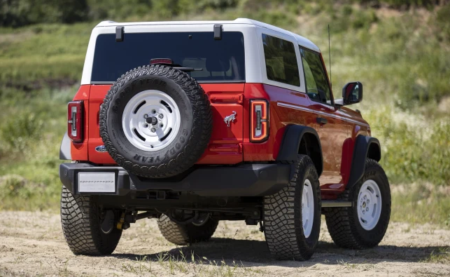 Ford Bronco Heritage cor vermelha