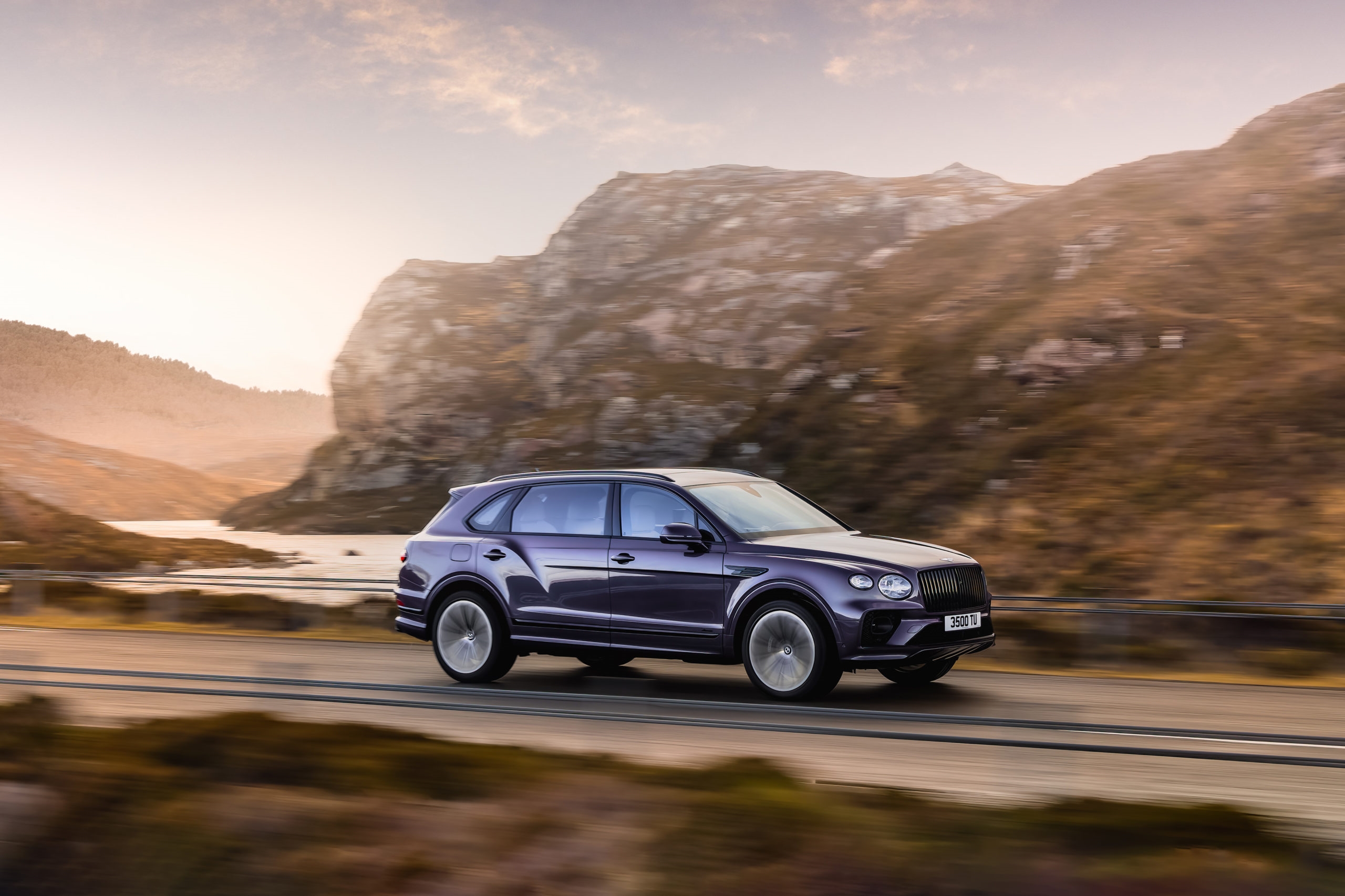 Bentley Bentayga EWB de frente.