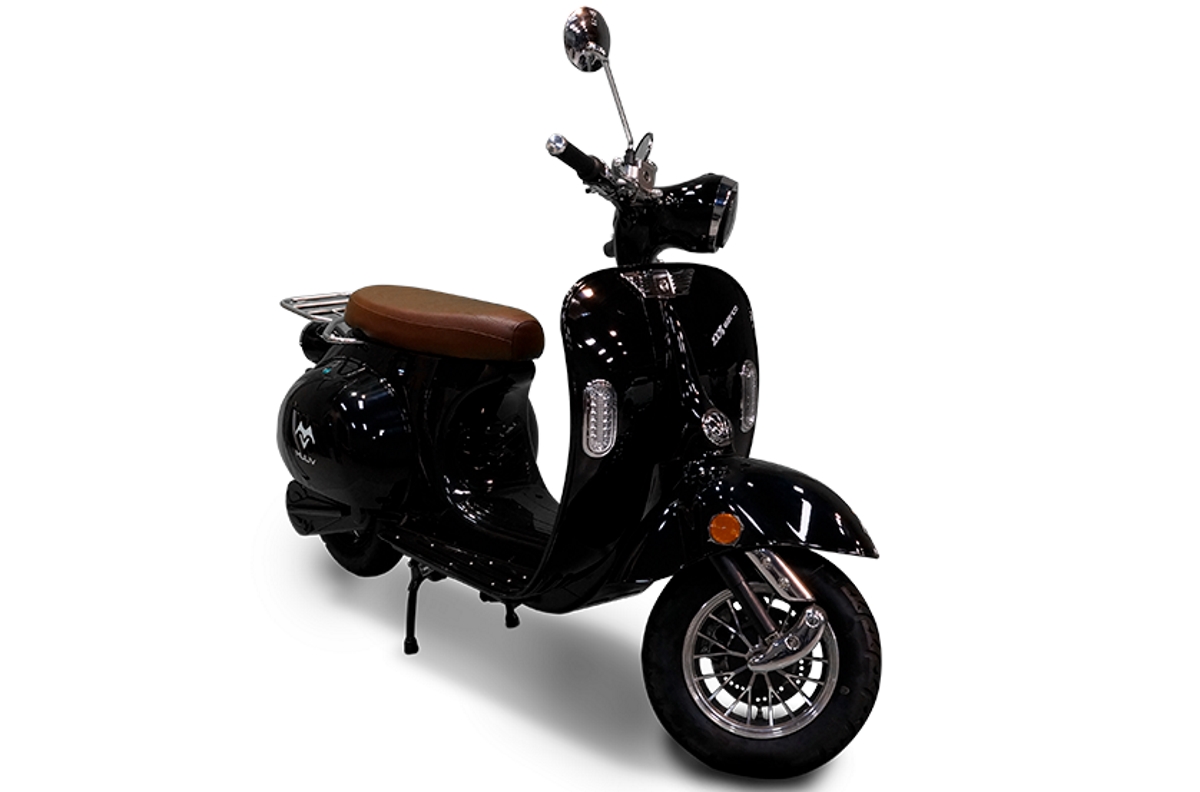 Lista de scooter elérica mais barata do Brasil, Muuv Vespa preta com banco em couro marrom.