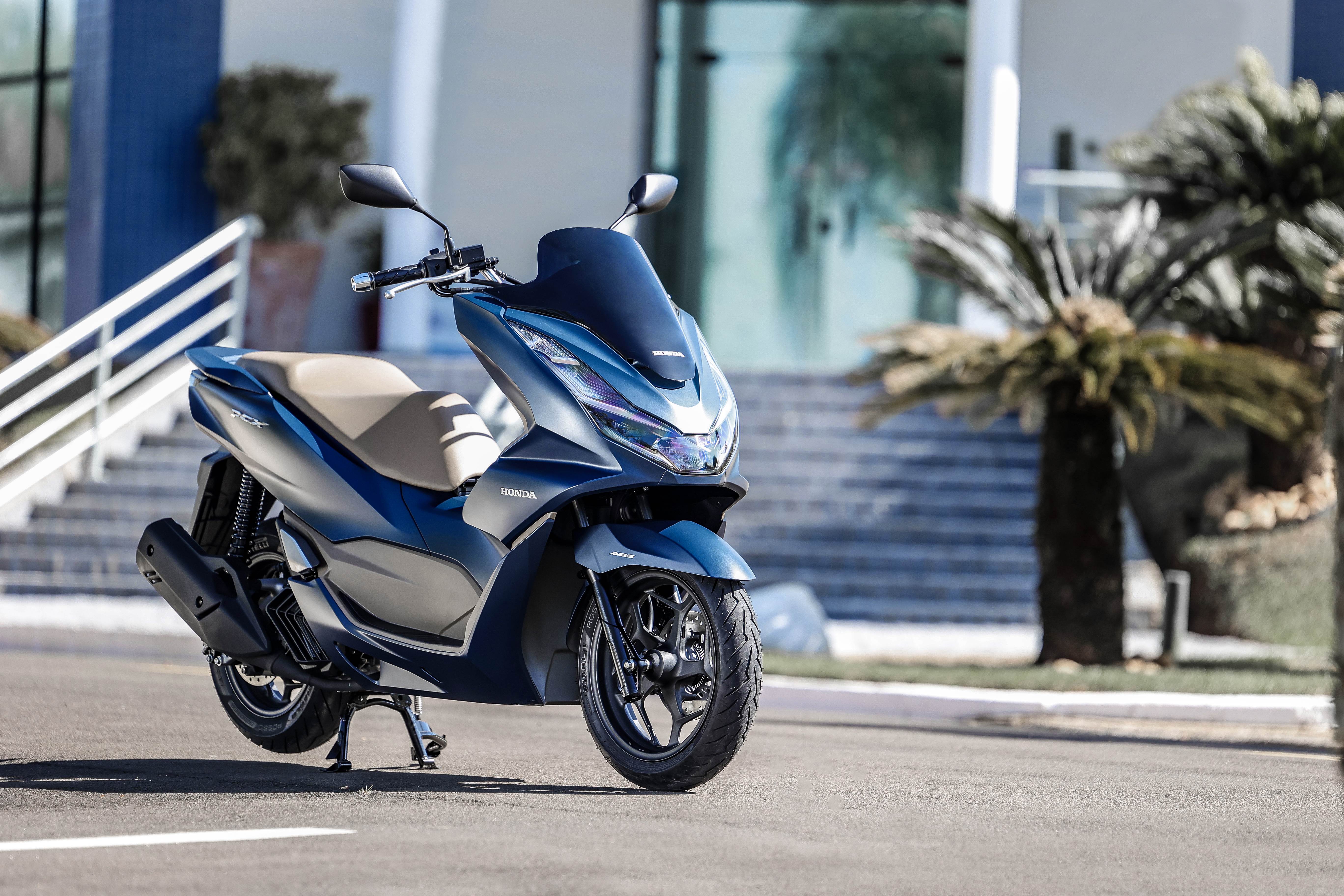 Honda PCX 2023 scooter comemora 10 anos com nova geração Vrum
