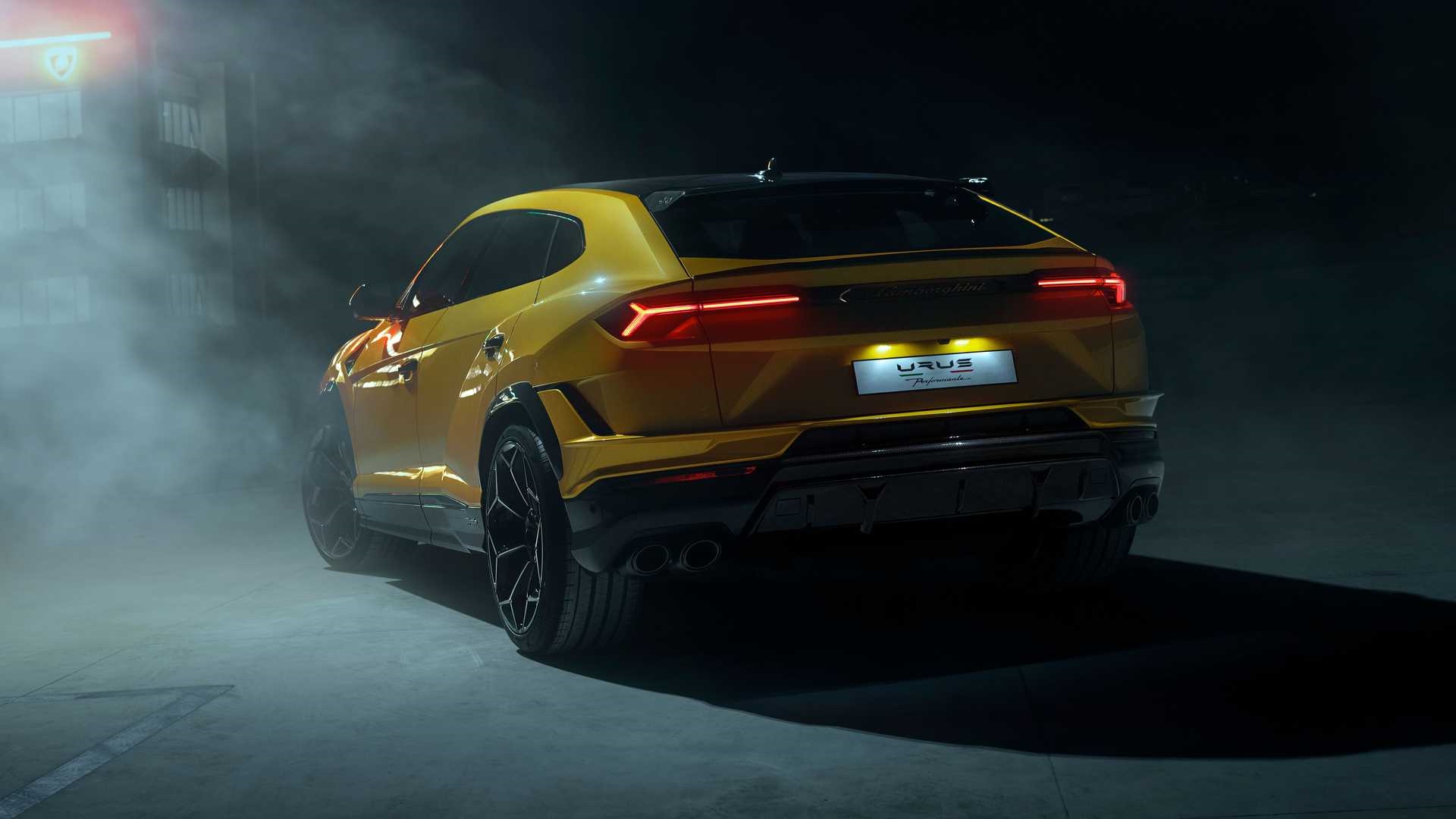 Lamborghini Urus Performante de traseira.