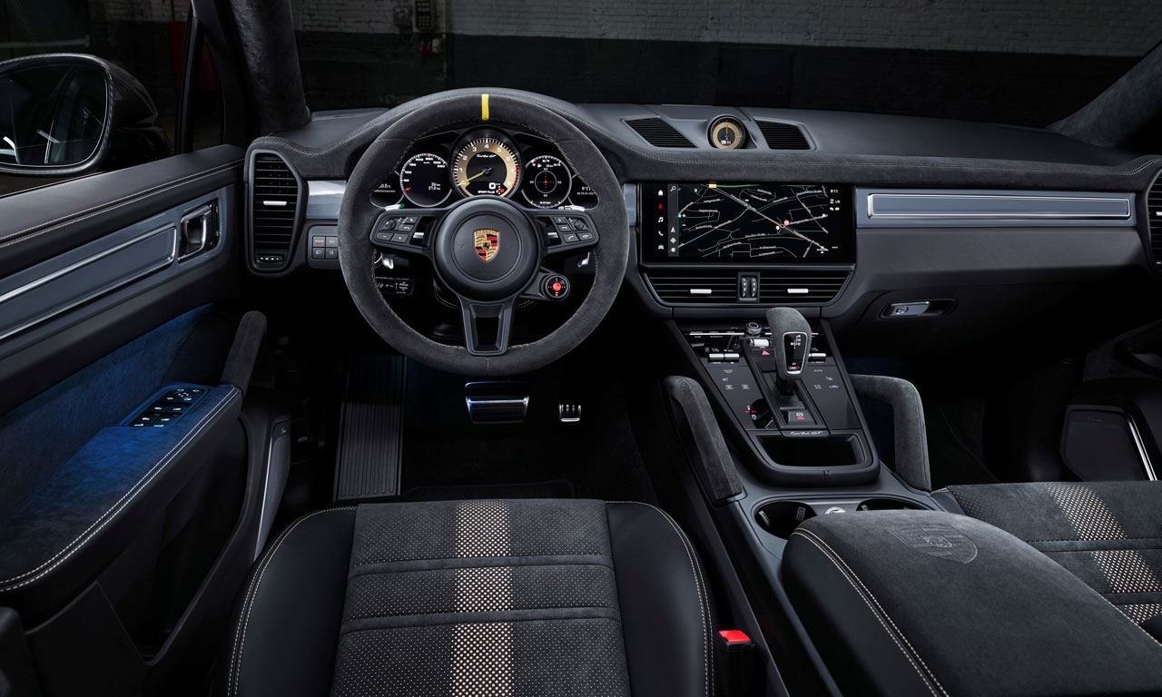 Interior do Porsche Cayenne Turbo GT.