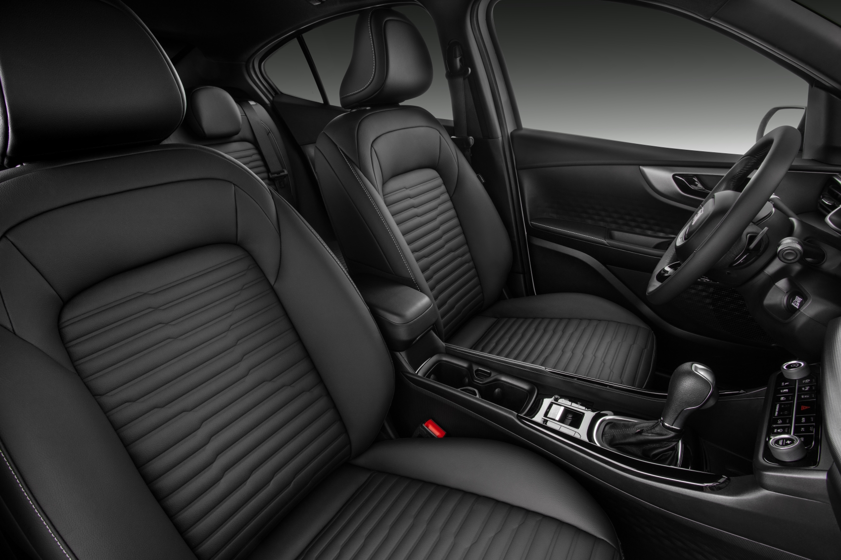 Fiat Fastback 2023 cinza escuro interior bancos dianteiros