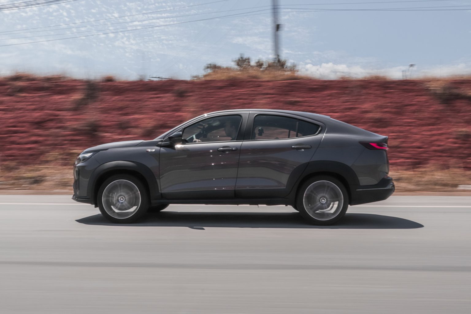 BMW X4: conheça o SUV cupê "sósia" do Fiat Fastback