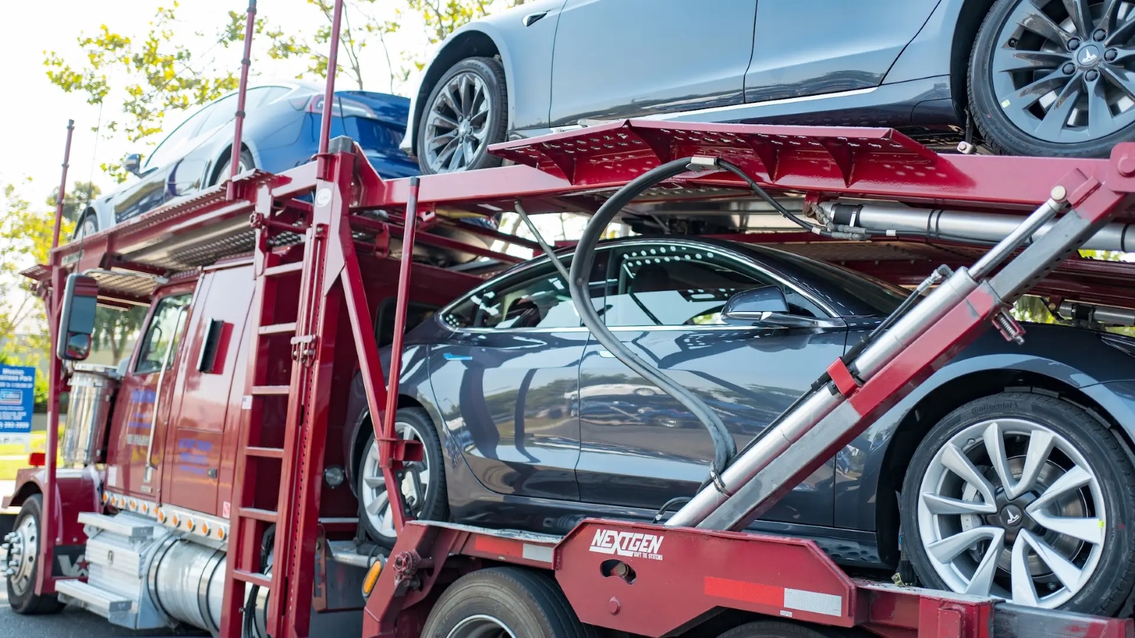 Nos EUA, o valor de peso limite para as transportadoras cegonheiras é incompatível com o peso dos veículos elétricos 