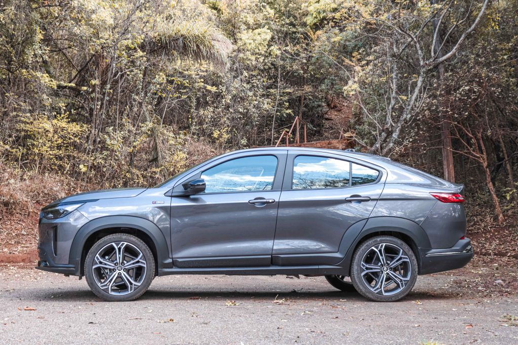 Fiat Fastback Topo De Linha Com Motor Turbo Vale R Mil