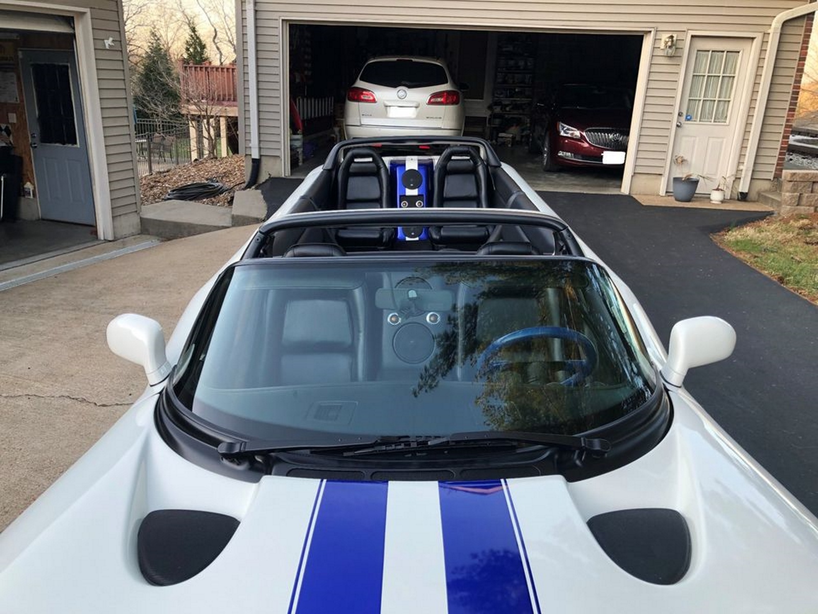 Limousine Dodge Viper de cima, com visão para o seu interior.