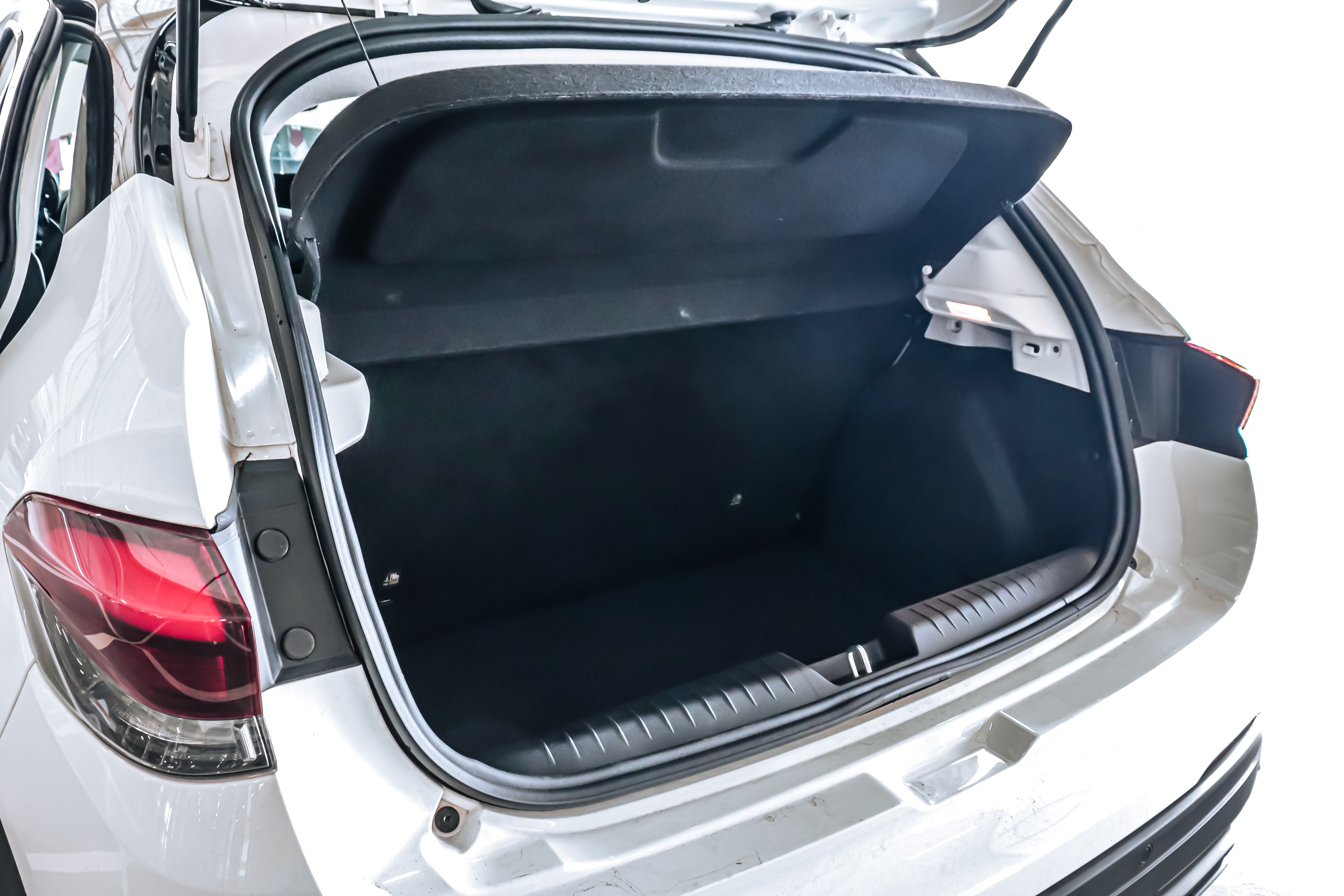 Porta-malas do Fiat Pulse Drive 1.3 automatico 2023 branco .