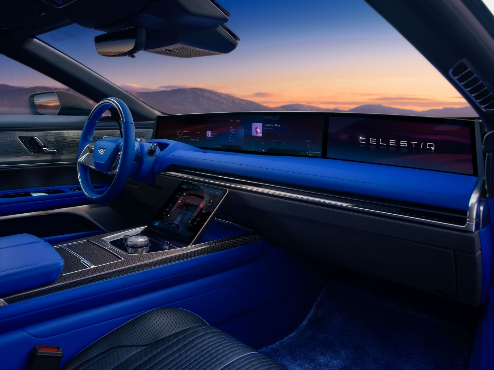 Visão interior do Cadillac Celestiq azul. Na imagem, são mostrados o painel, o volante e os assentos dianteiros - todos eles com detalhes em azul.