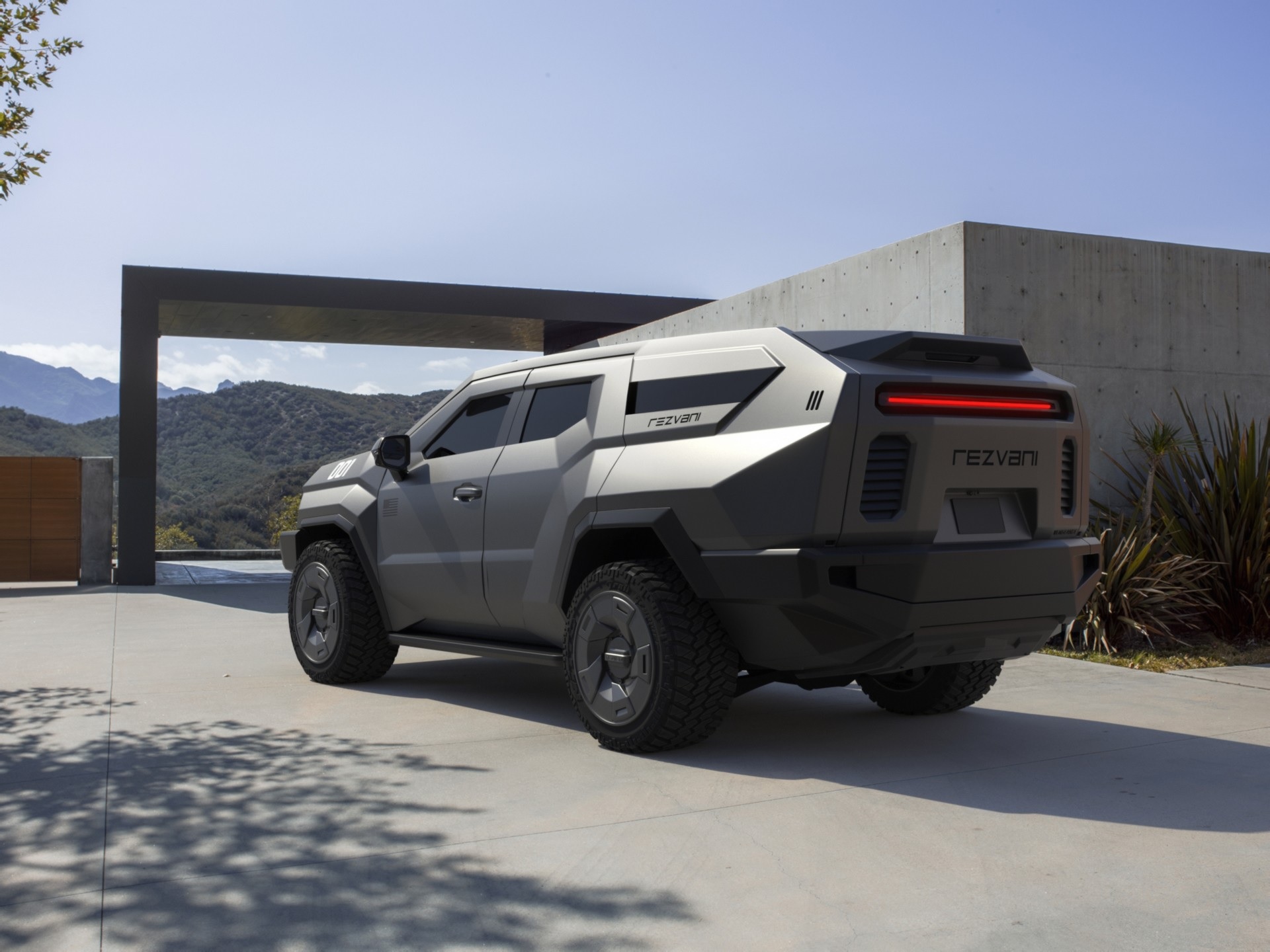 SUV militar Rezvani Vengeance de traseira