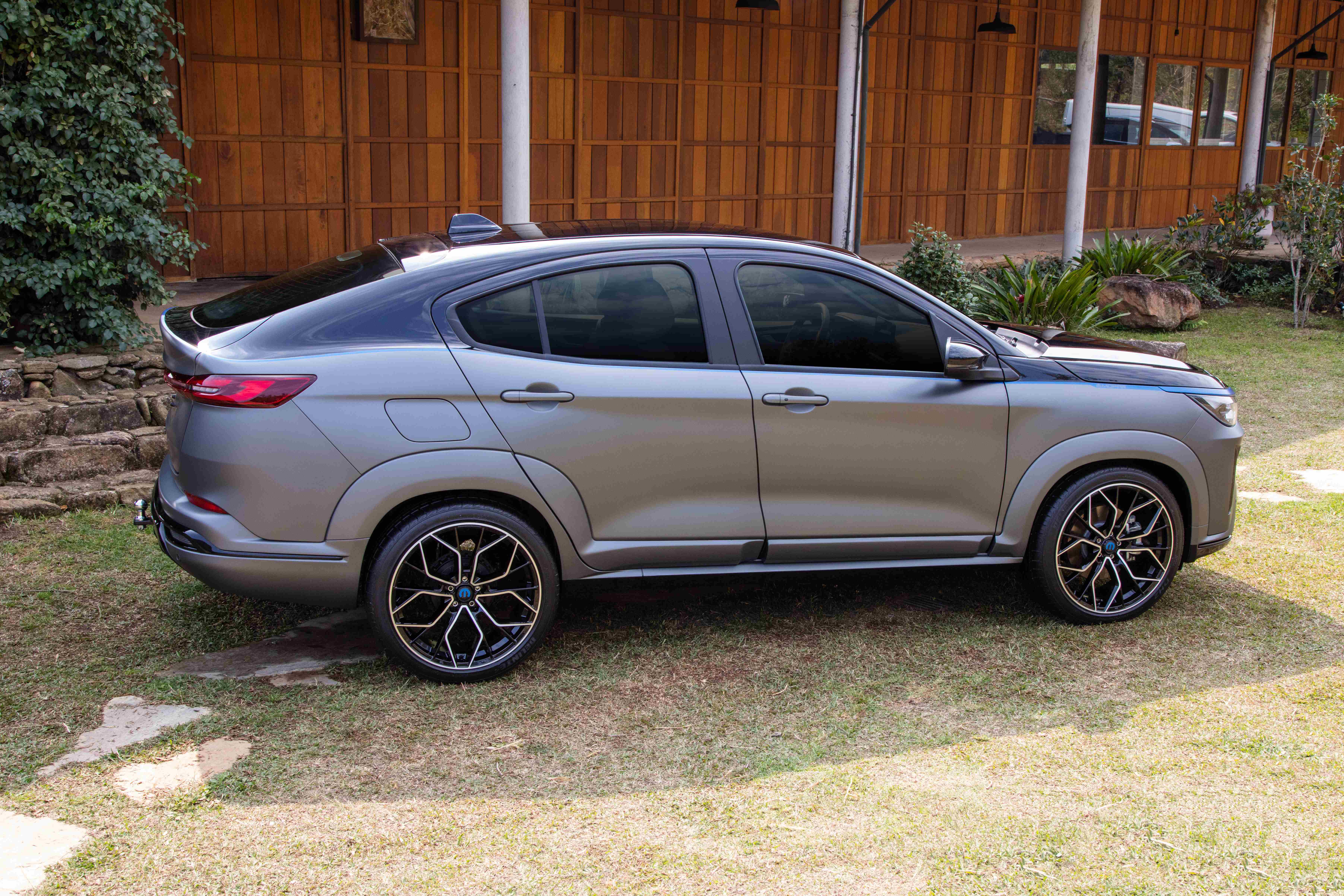 Fiat Fastback preparado pela Mopar de lado.