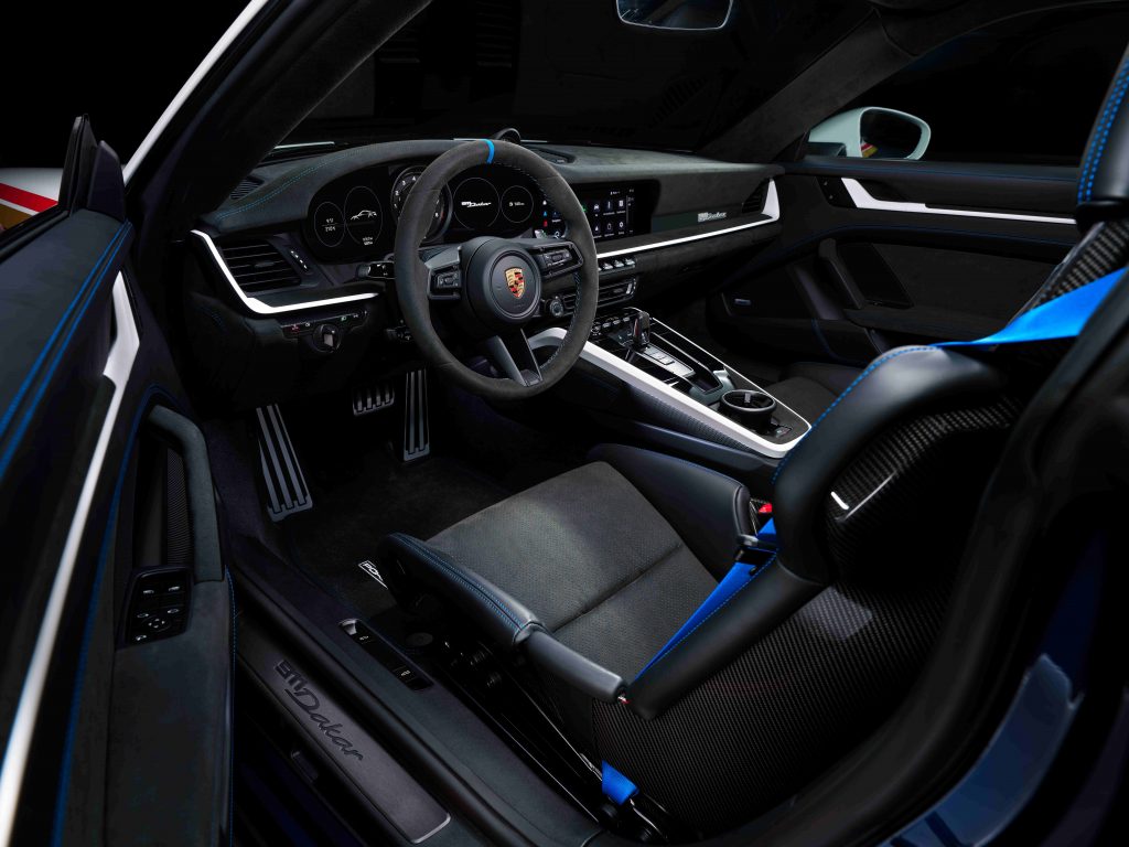 Interior do Porsche 911 Dakar.