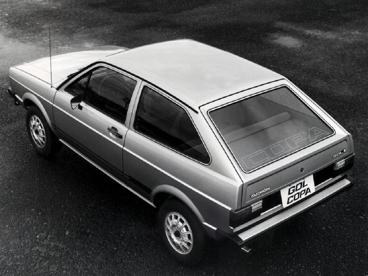 Volkswagen Gol 1982 série especial Copa do Mundo de traseira