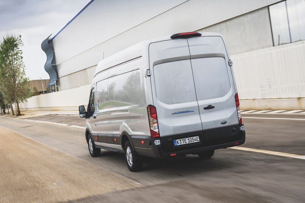 Ford E-Transit 2023 de traseira